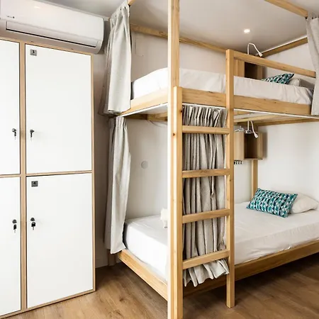 Madalena Hostel E Suites-3